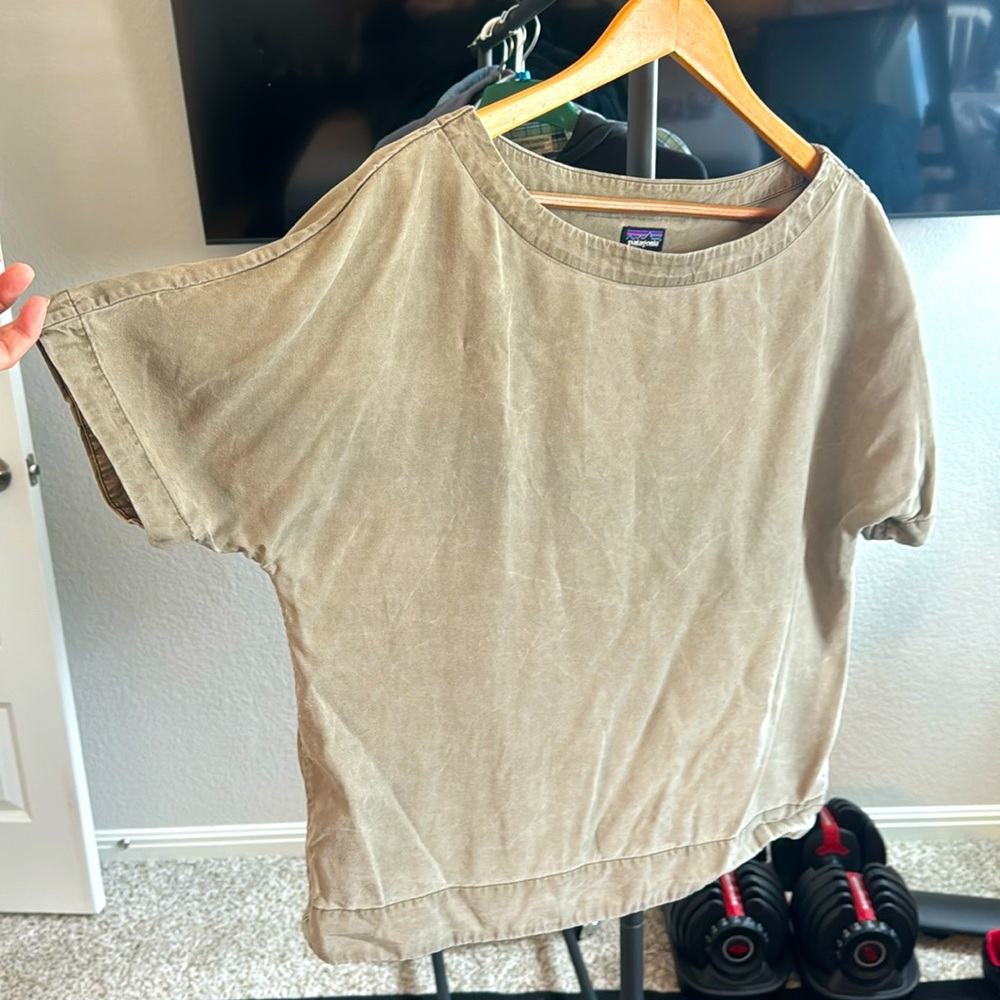 Patagonia large enzyme washed Patagonia cropped tee - Picture 1 of 2